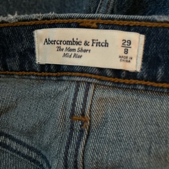 NWT- Abercrombie Mom Short- Midrise - Picture 2 of 6